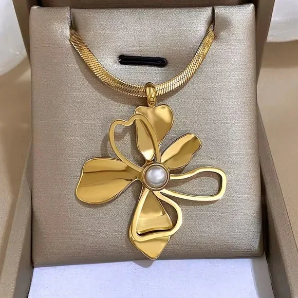 Zara New Women Flower shape Gold Flower Pendant Necklace - Picture 1 of 4